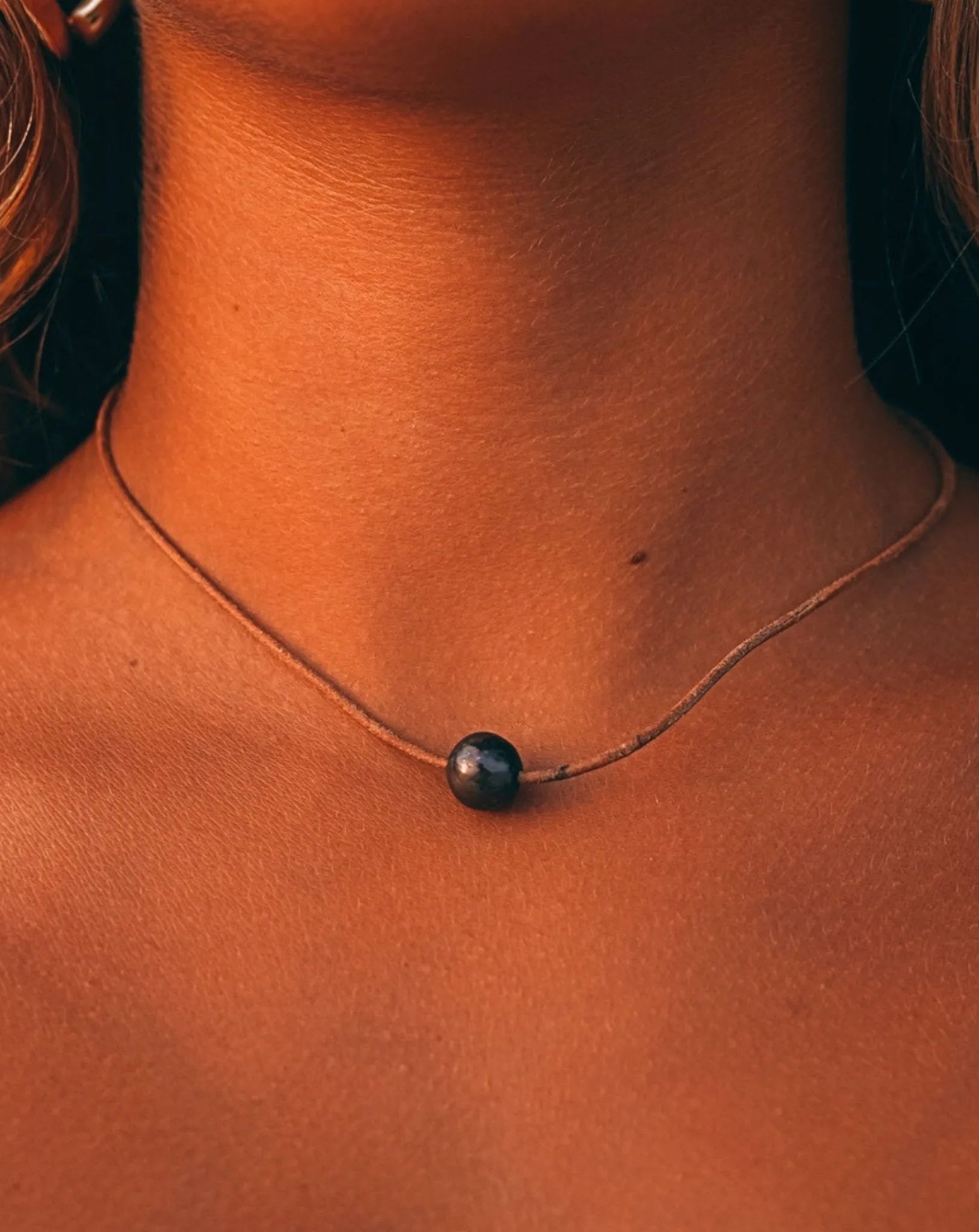Black Single Pearl (unisex)