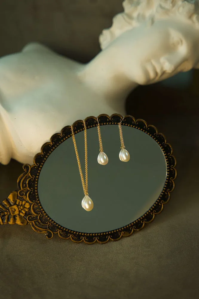 Brigette Pearl Earrings