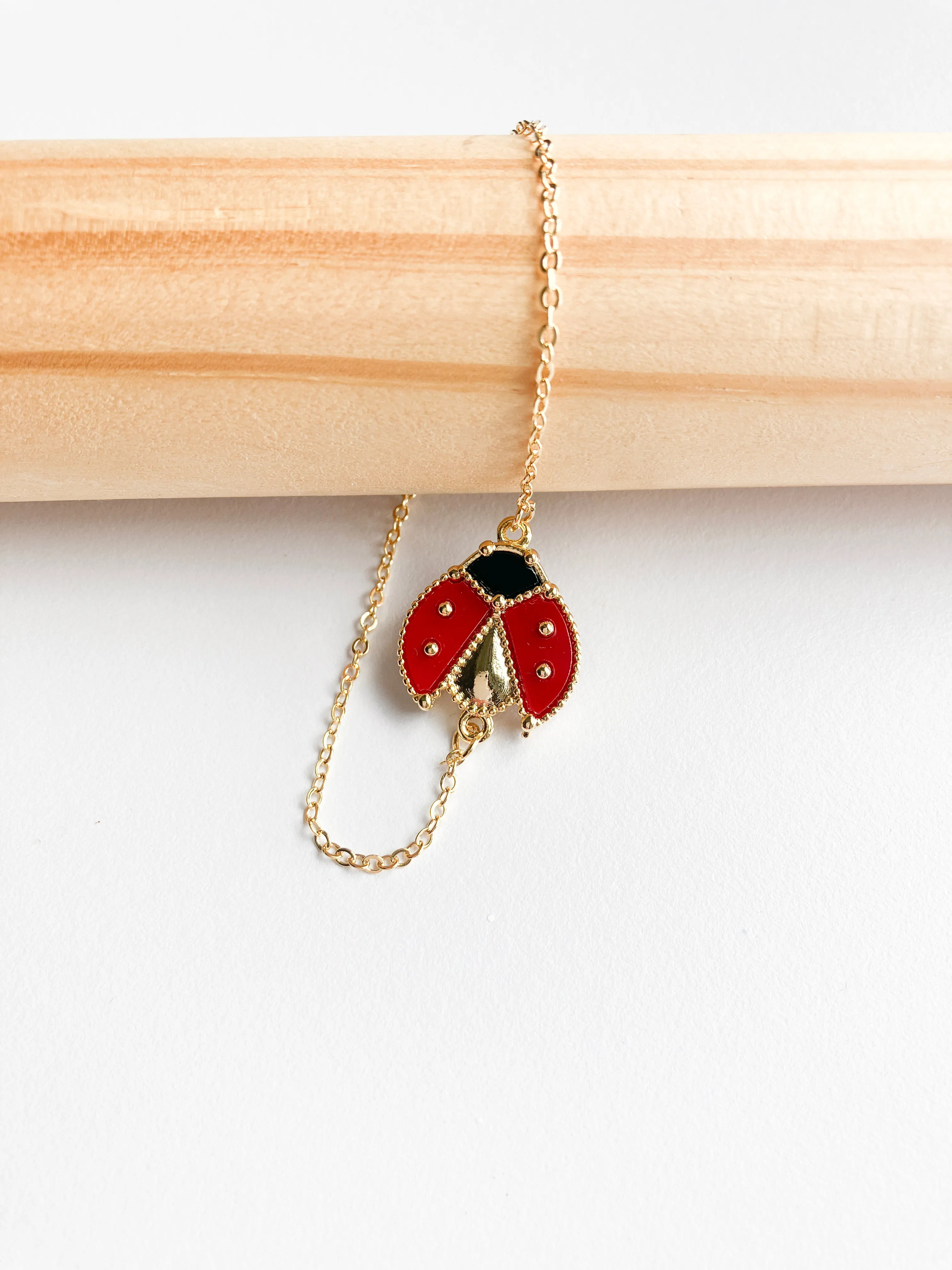 Carnelian and Onyx Ladybug Bracelet in Gold