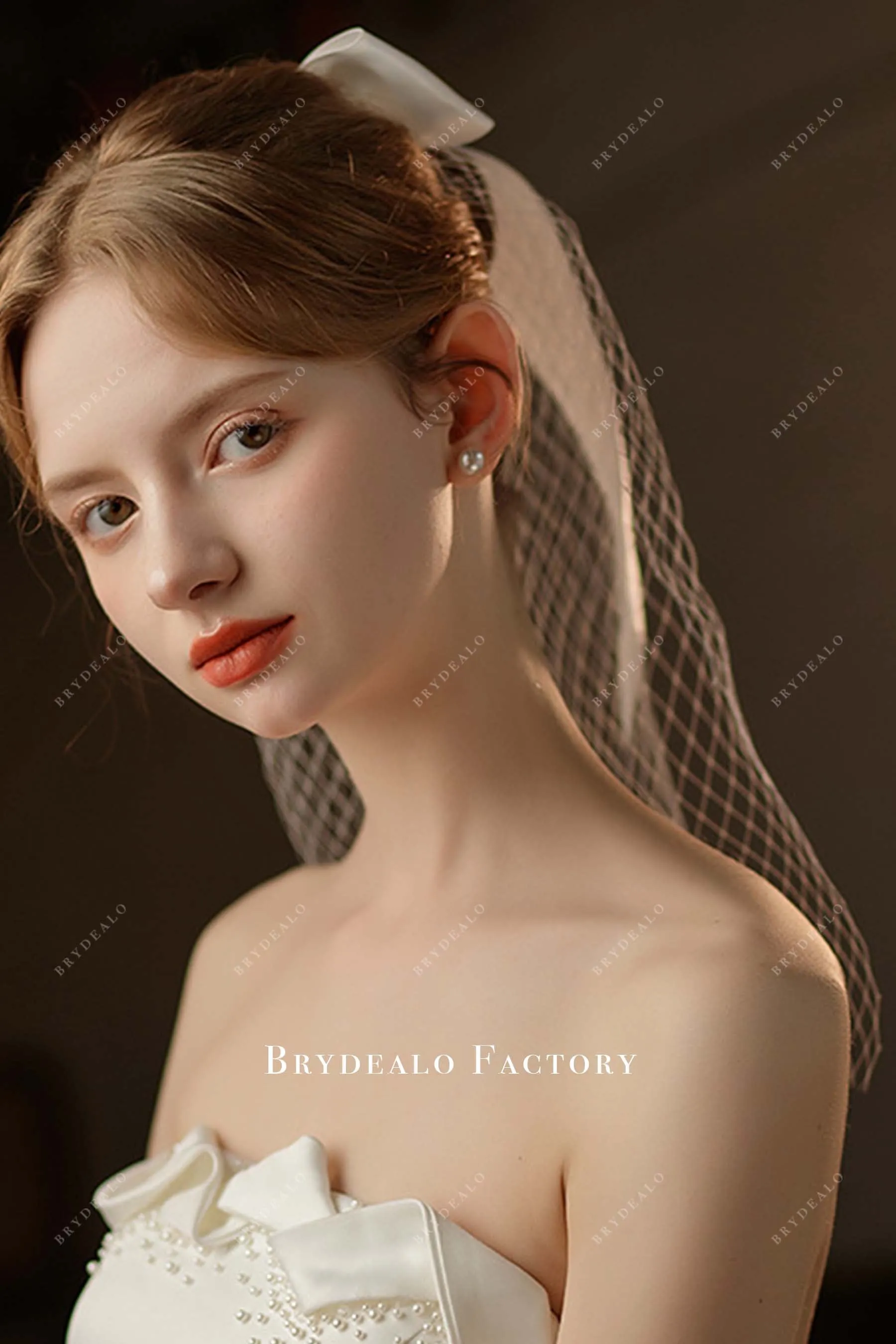 Chic Net Shoulder Length Bow Bridal Veil
