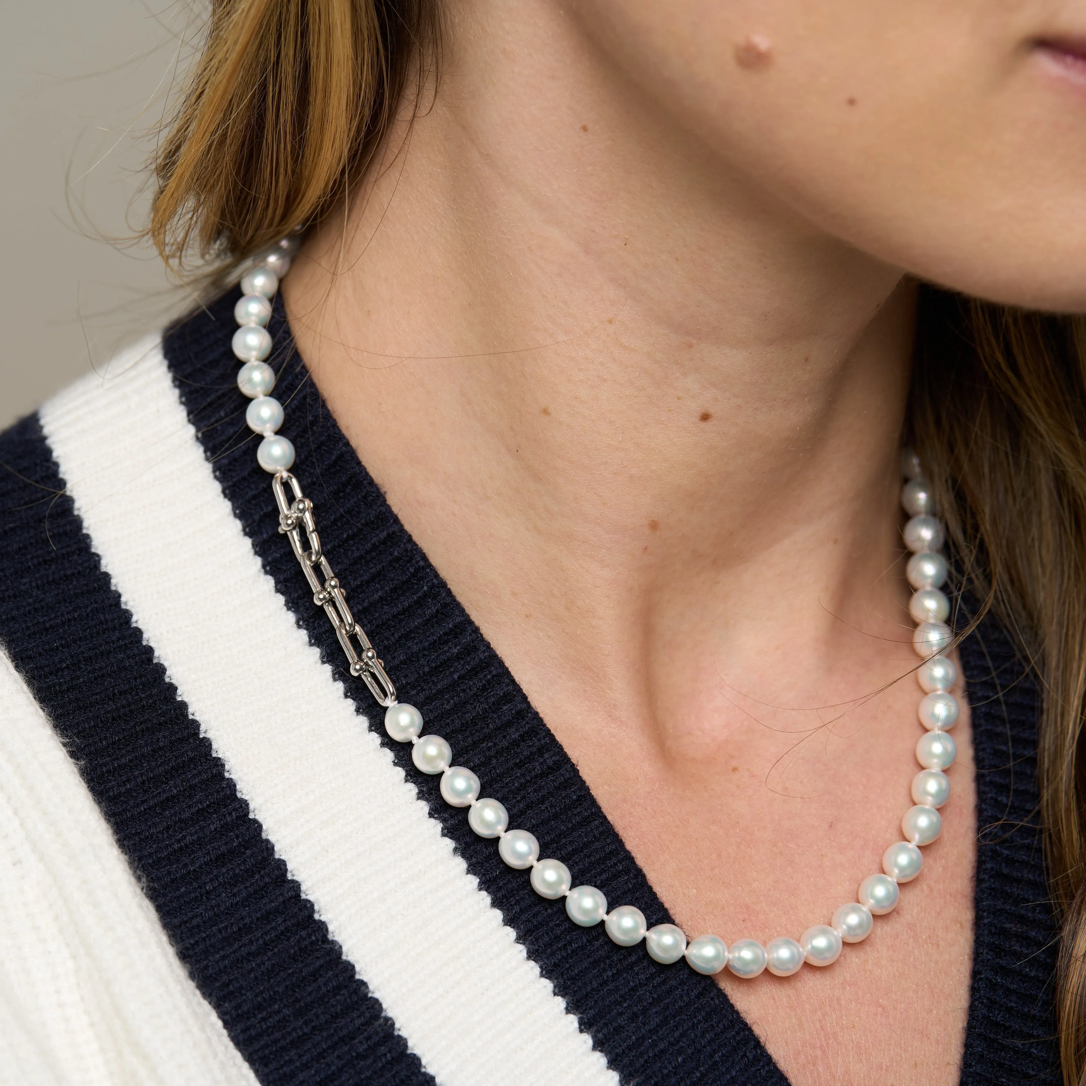 Gratia cultured freshwater pearl necklace with chunky silver chain feature