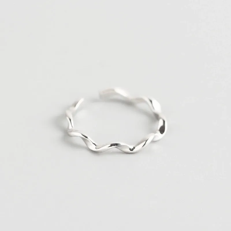 Japanese And Korean Style S925 Sterling Silver Ins Style Geometric Twisted Mobius Very Simple And Fine Little Finger Ring All-match Silver Ring Bracelet