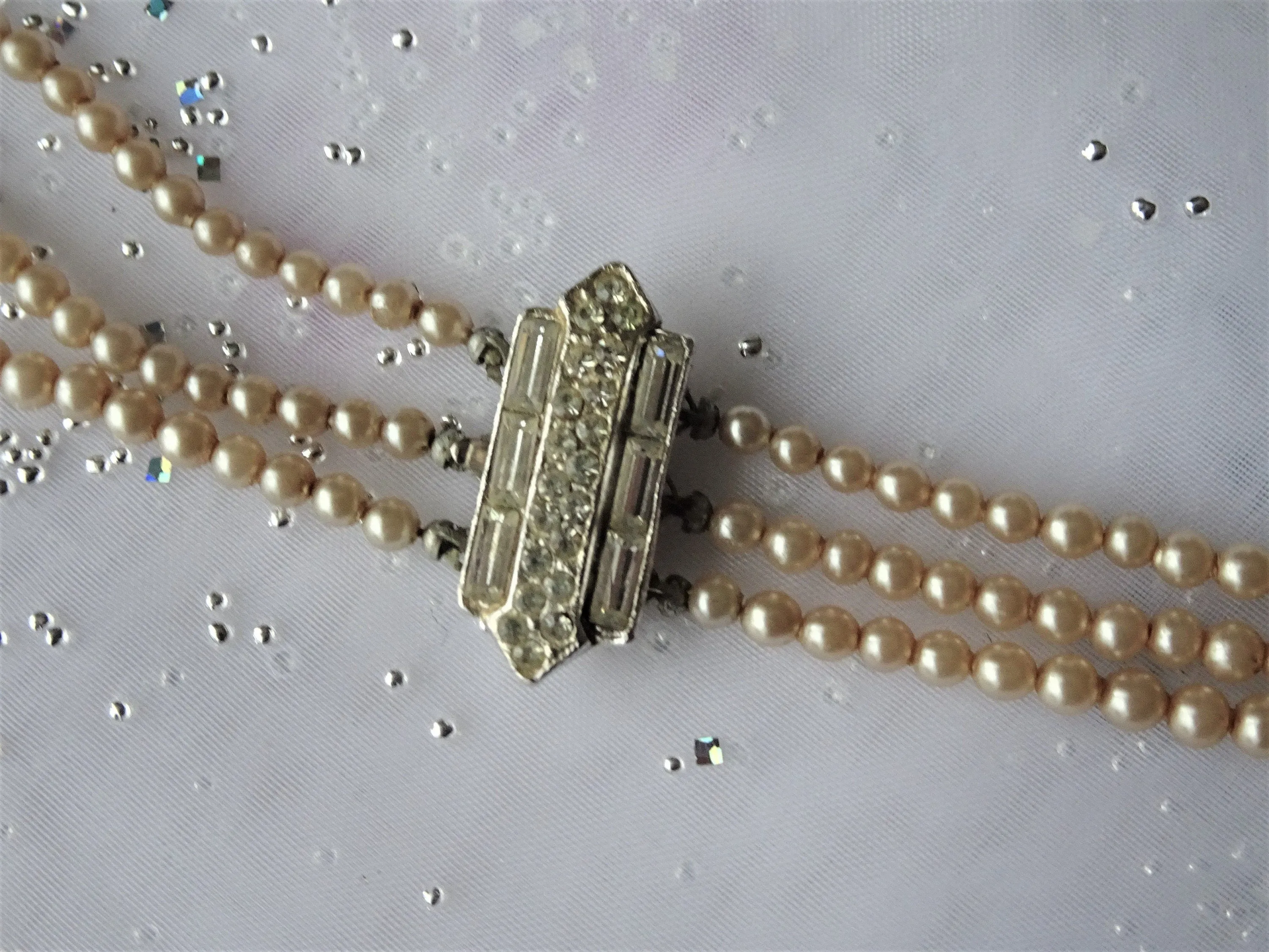 LUXURIOUS Lustrous Pearl Bead Necklace,Elegant Triple Strand Beads,The Crown Style,1920s Pearls,Wedding Bridal Jewelry,Collectible Jewelry