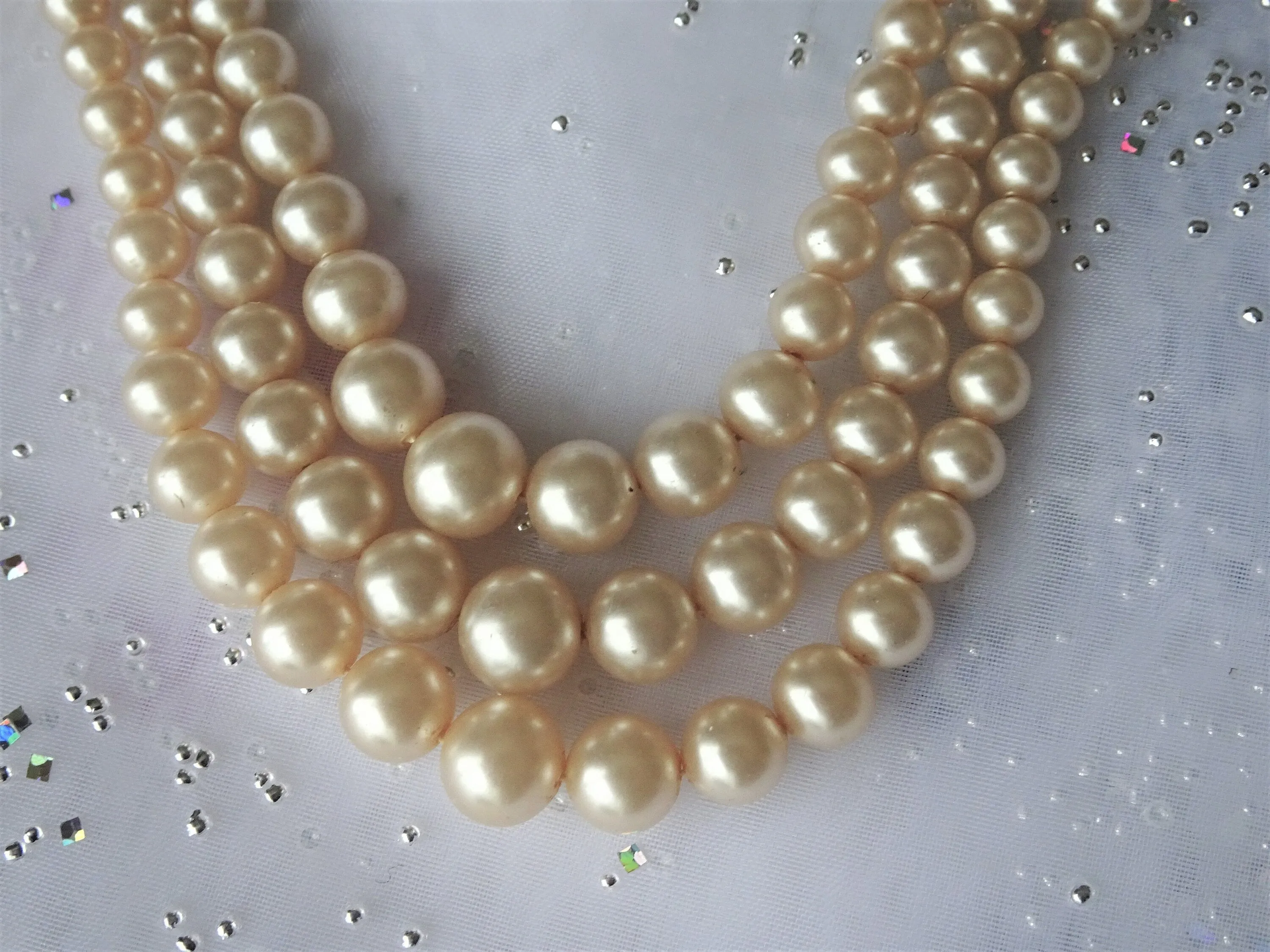 LUXURIOUS Lustrous Pearl Bead Necklace,Elegant Triple Strand Beads,The Crown Style,1920s Pearls,Wedding Bridal Jewelry,Collectible Jewelry
