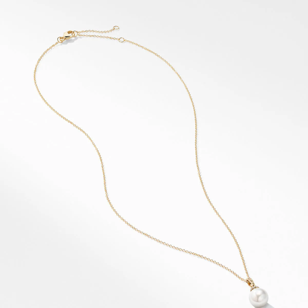 Pendant Necklace with Pearls and Diamonds in 18K Gold
