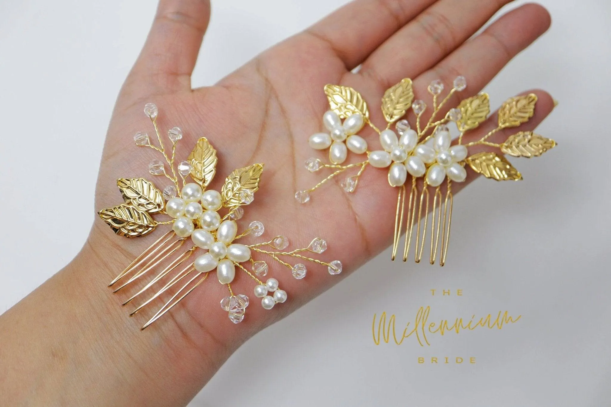 Swarovski Crystals And Pearl White flower Bridal Hair comb set, Bridal Hair Accessories, Wedding Hair Accessory, Bridal Hair Comb.