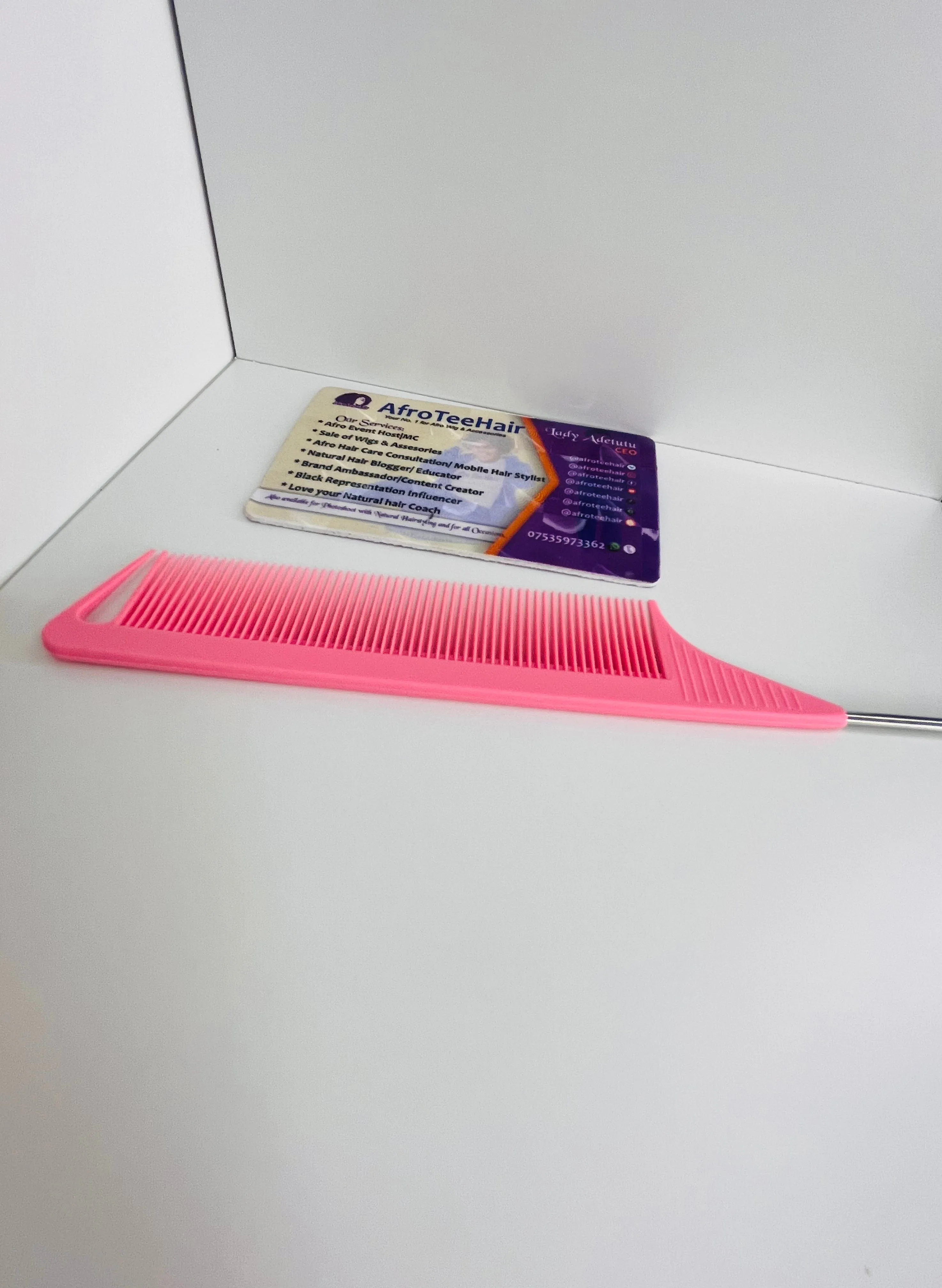 Tail X Cricket Comb
