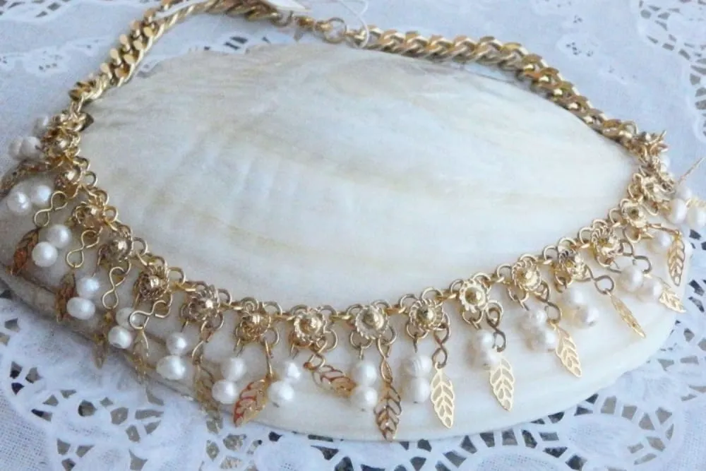 Wedding pearl necklace