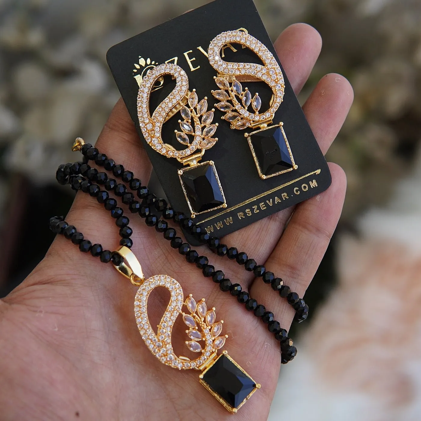 Zircones Golden Plated Locket Set